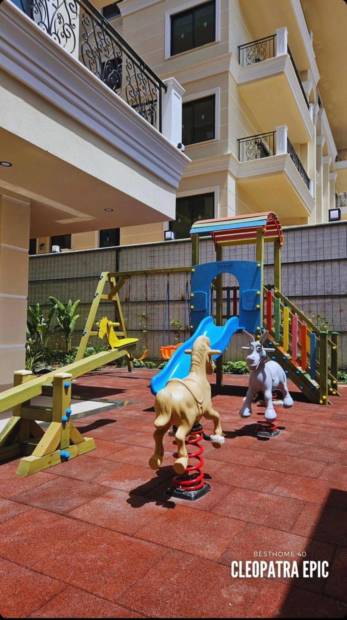 Stunning Luxury With Pool And Security Lejlighed